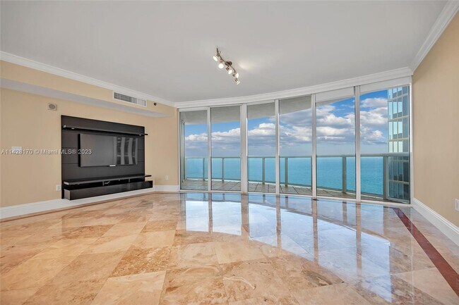 Foto del edificio - 17201 Collins Ave