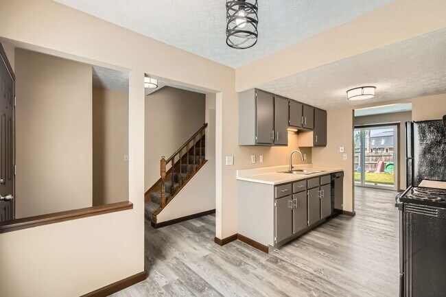 Building Photo - 6164 Fortin Ct