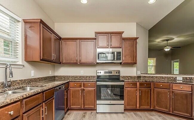 Building Photo - 1613 Mesquite Ln