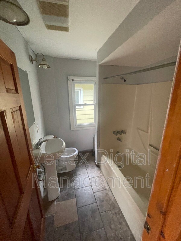 Foto del edificio - 919 Sanderson Ave