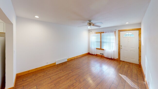 Sala de estar - 1224 W Ash St
