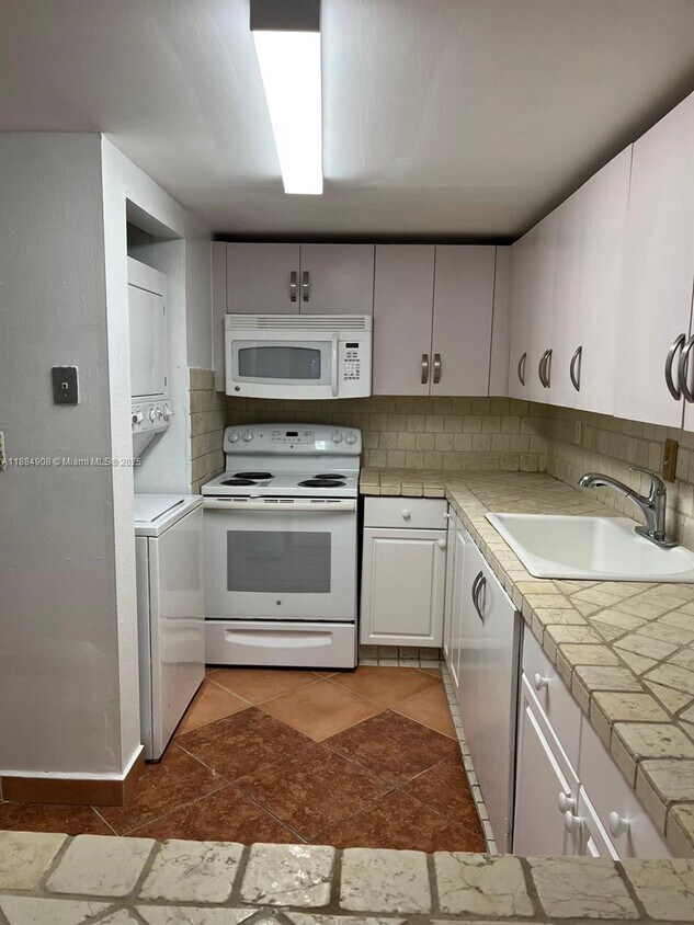 Foto principal - 10000 NW 80th Ct