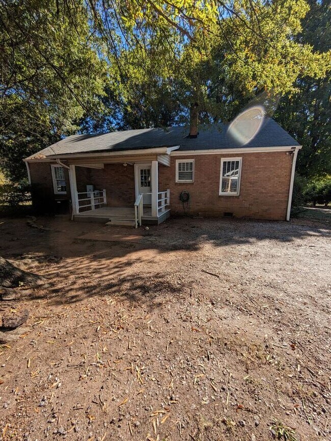 Building Photo - 2BD/2BA Home in Conover w/ Washer & Dryer ...