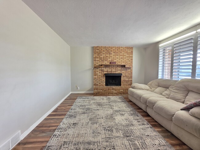 Photo - 7105 S 2530 W House