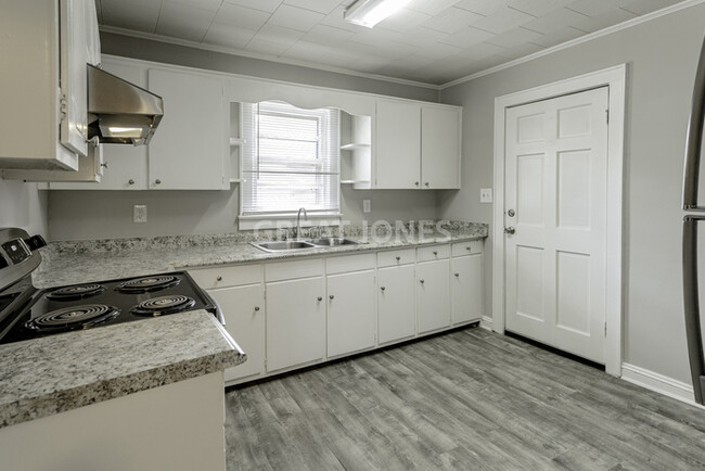 Building Photo - Charming 2 Bedroom in Maiden!