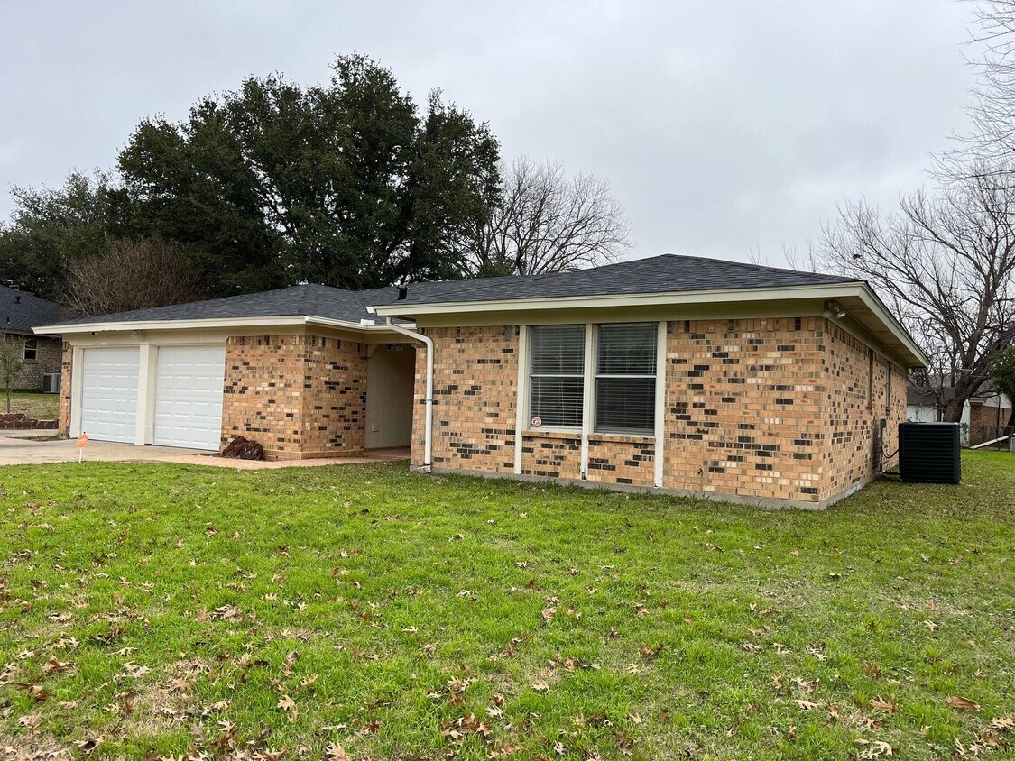 421 Ferenz Ave, Crowley, TX 76036 House Rental in Crowley, TX