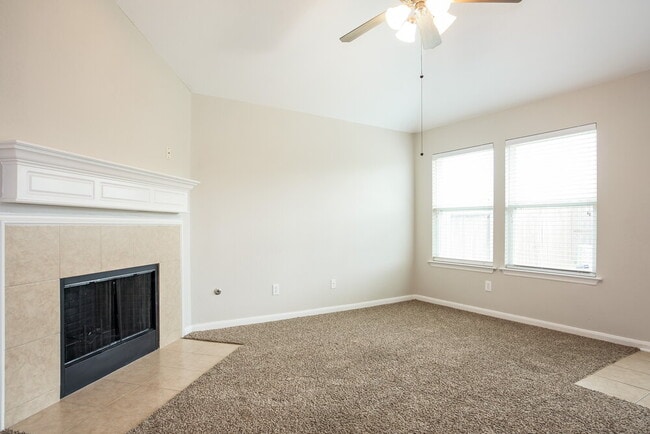 Foto del edificio - 2039 Diamond Crest Dr