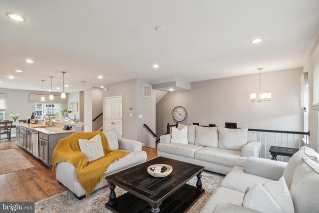 Foto del edificio - 8332 Daydream Cres