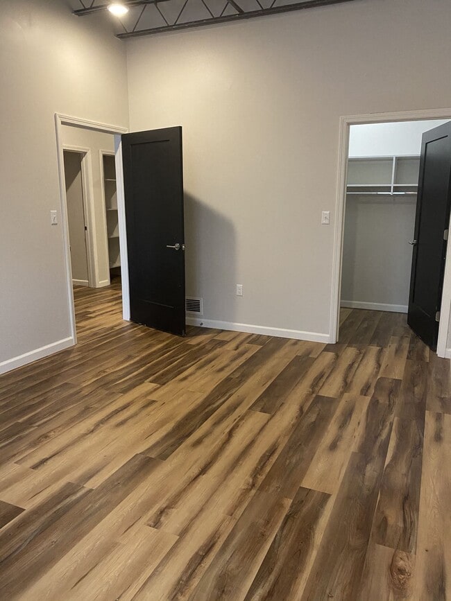 Interior Photo - The Knick