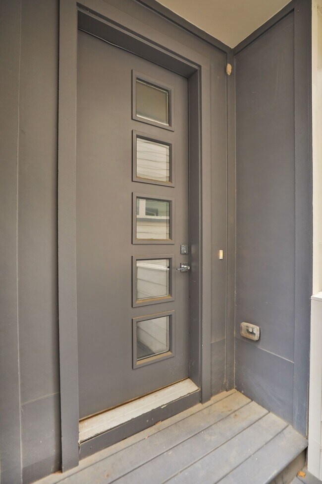 Foto del edificio - 1537 W 24th St