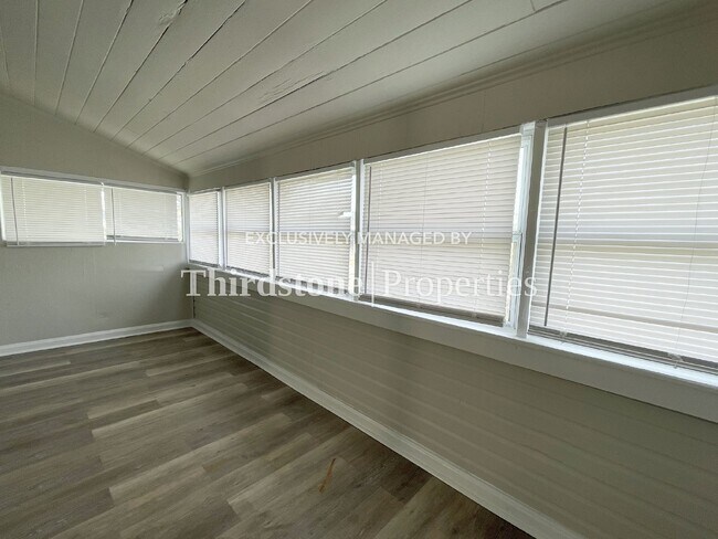 Foto del edificio - 318 E 19th St