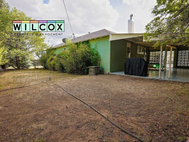 Building Photo - Executive, Fully Furnished Rental Property