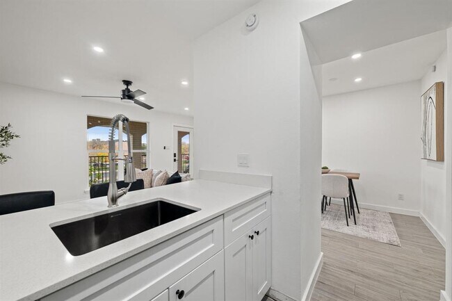 Foto del edificio - 5911 Sheridan Ave