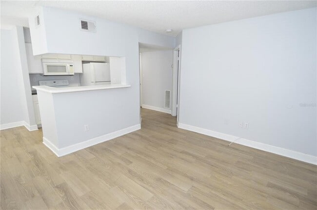 Building Photo - 8758 Mallard Reserve Dr