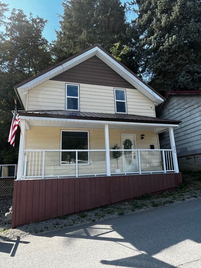 Building Photo - 3 bedroom, 2 bath house located in Wallace, Idaho