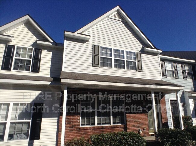 Foto del edificio - 1867 Forest Side Ln