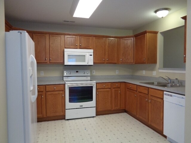 Building Photo - 1039 Saddle Wood Dr