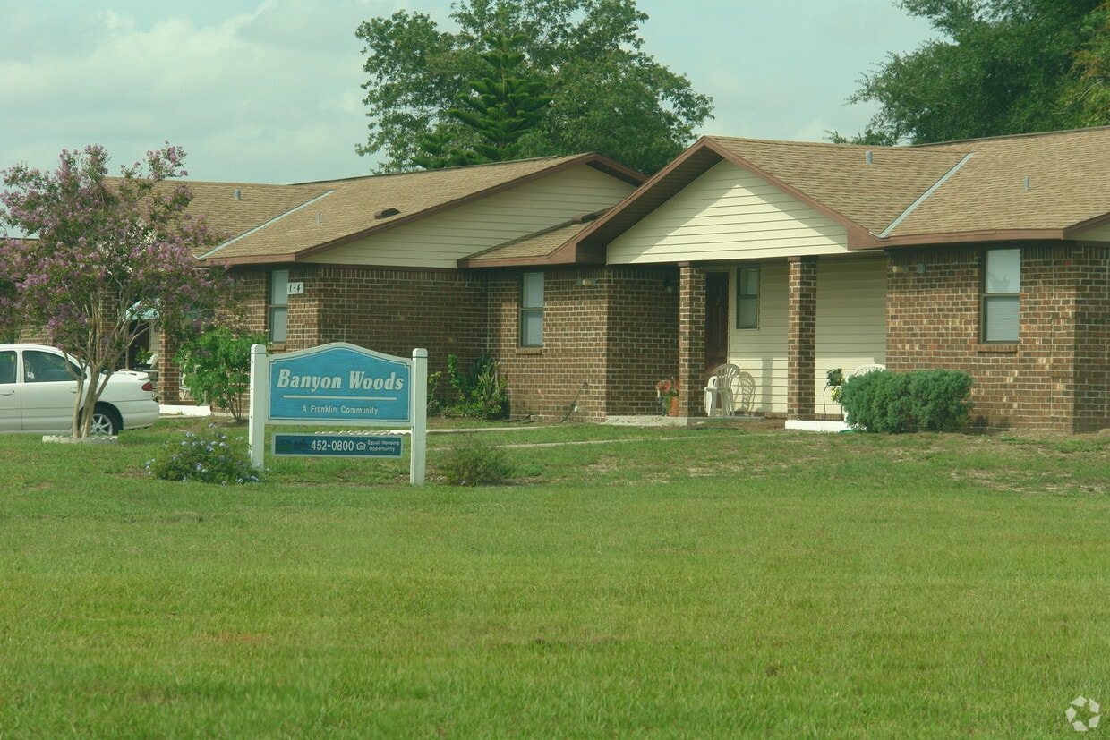 Primary Photo - Banyan Woods Apartments