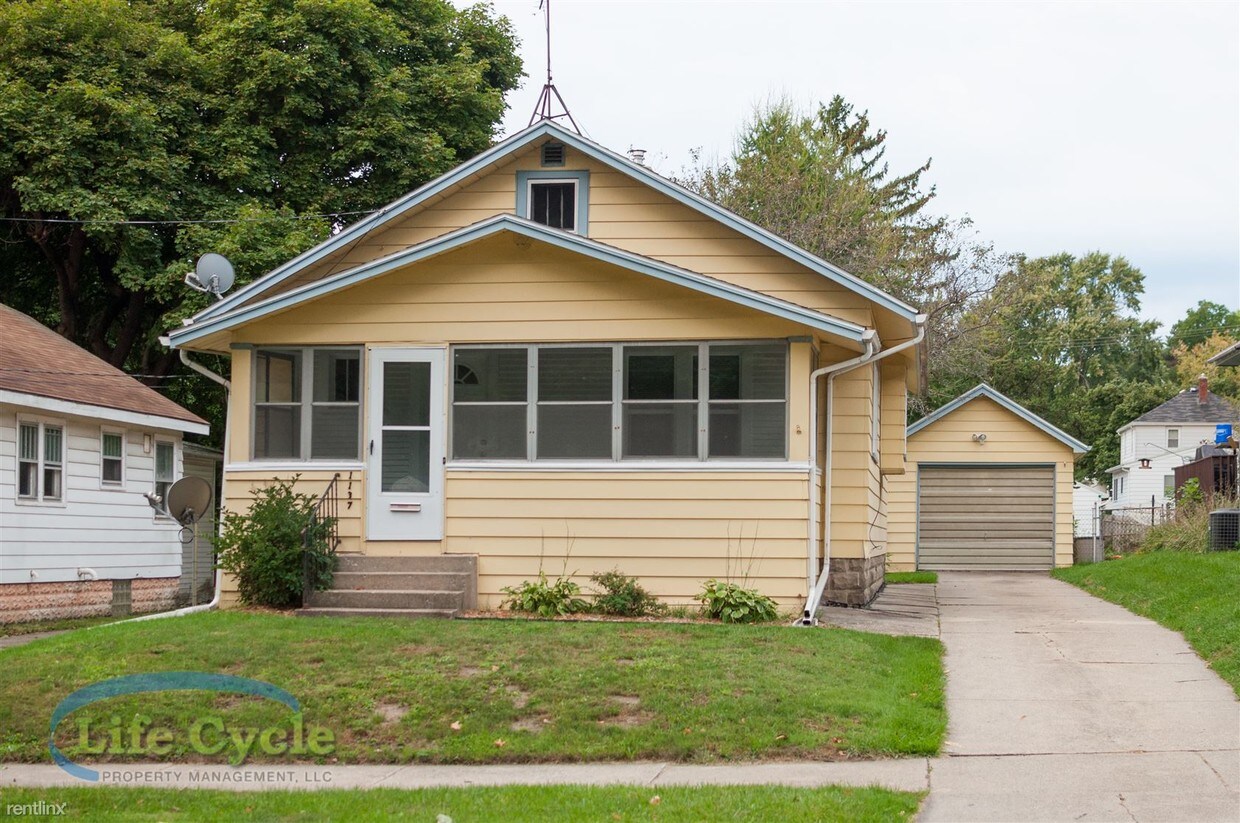 1137 Spring Ave NE, Grand Rapids, MI 49503 House Rental in Grand