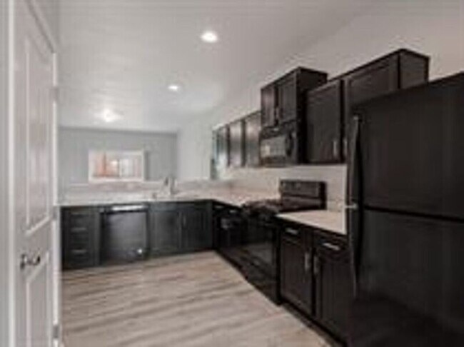 Building Photo - 16907 91st Dr NE
