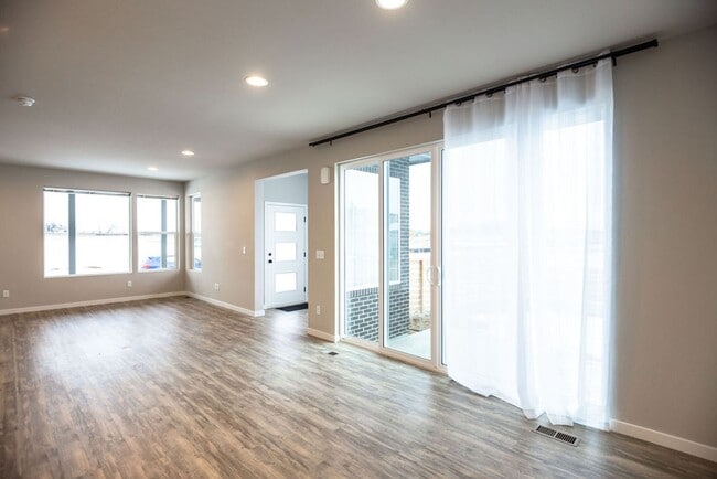 Building Photo - Beautiful Home in Mosaic Neighborhood