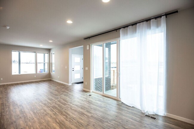 Foto del edificio - Beautiful Home in Mosaic Neighborhood