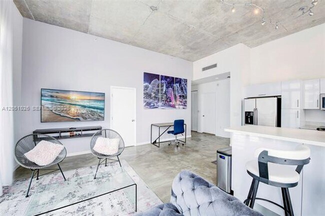 Building Photo - 16400 Collins Ave