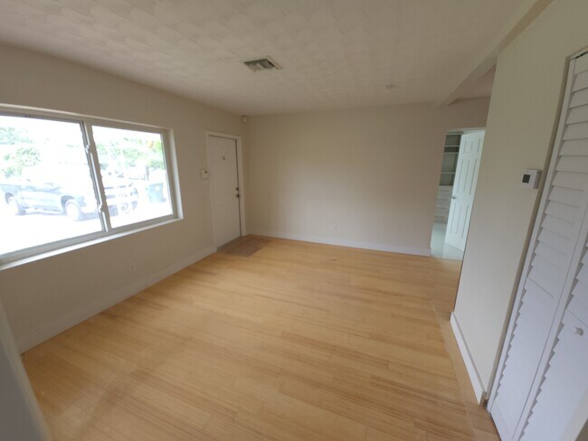 Building Photo - 201 NE 43rd St