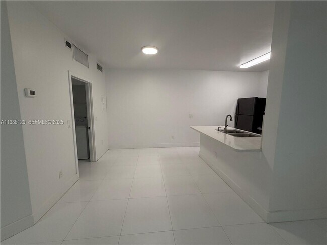 Foto del edificio - 18328 NW 68th Ave