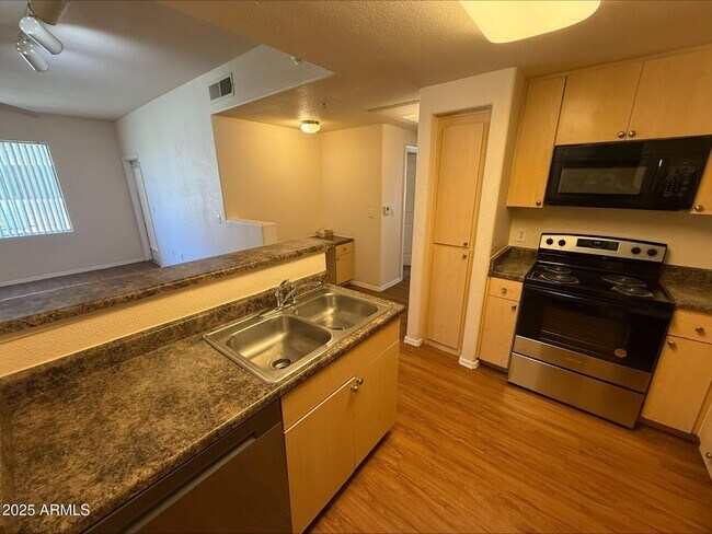 Building Photo - 18416 N Cave Creek Rd