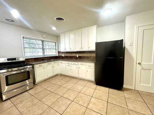 Foto del edificio - 6419 Thrush Dr