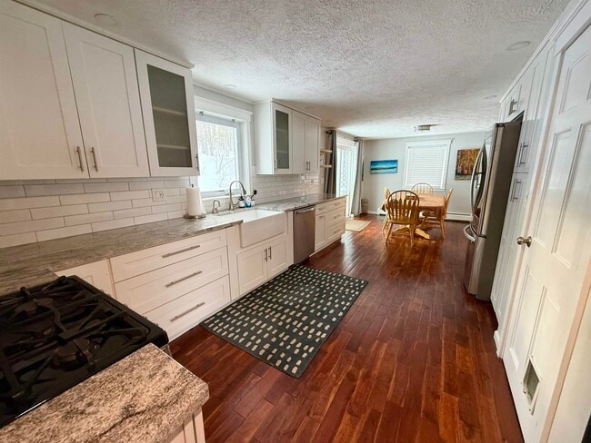 Building Photo - 53 Holmes Dr