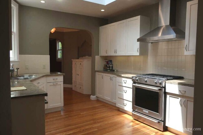 Foto del edificio - 221 Fair Oaks St