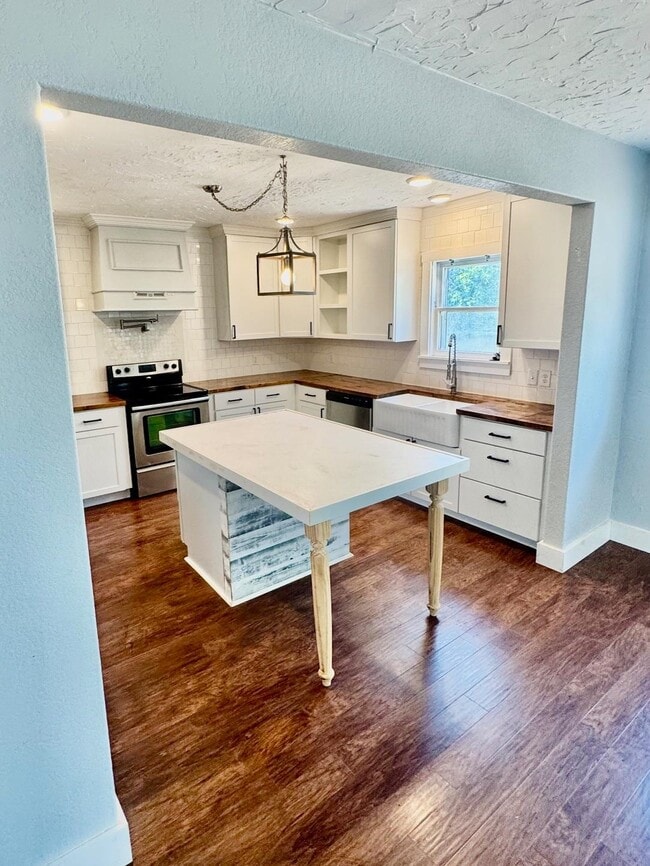 Building Photo - 408 W Luce St