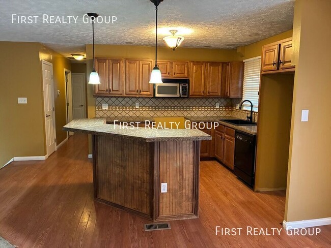 Photo - 37 W Lytle-Five Points Rd House