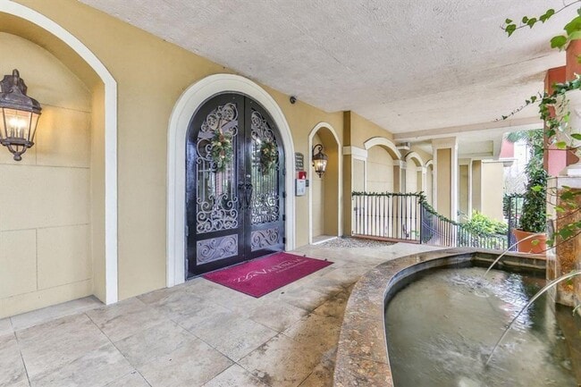 Building Photo - Beautiful 1st Floor Corner Condo – Modern ...
