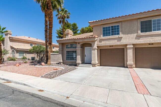 Foto del edificio - Spacious 2 Bed, 2.5 Bath Townhouse in Gree...