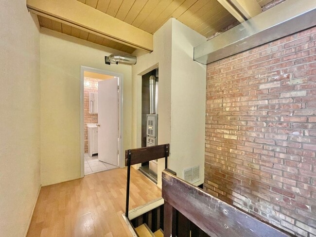 Building Photo - 806 S. Loomis St