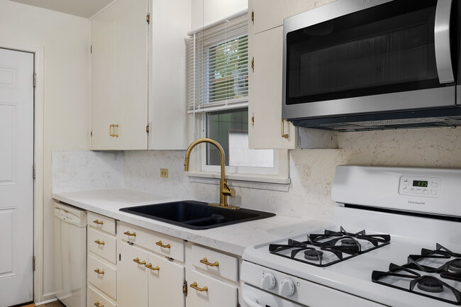 Newly remodeled kitchen - 3108 College St SE