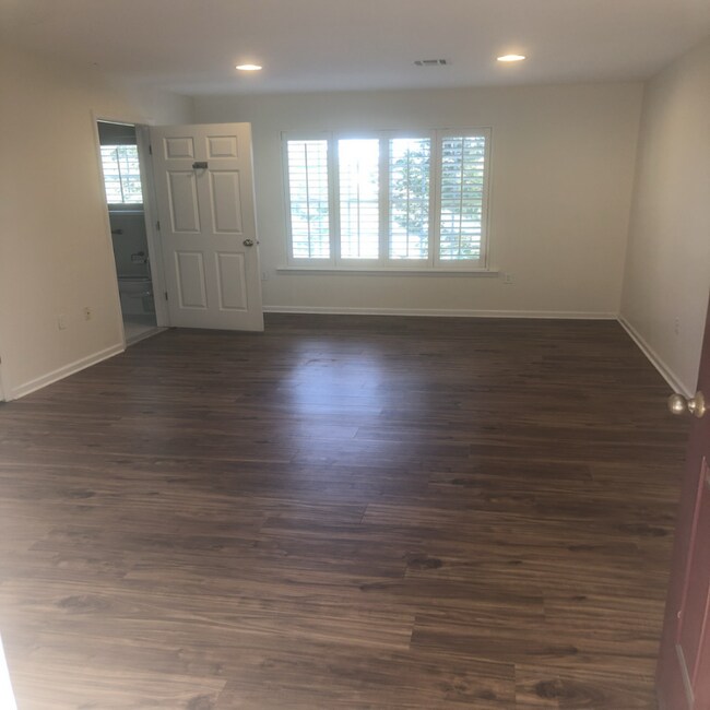 Building Photo - 136 Forest Dr