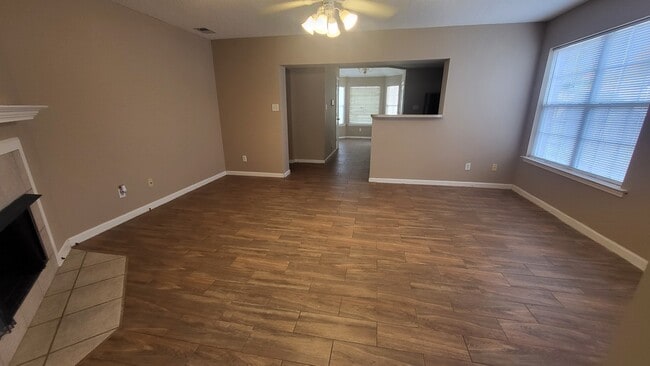 Building Photo - 3991 Sunset Lake Cove