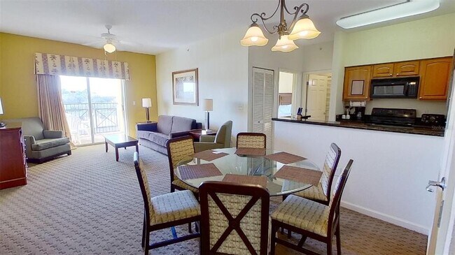 Foto del edificio - 8112 Resort Village Dr