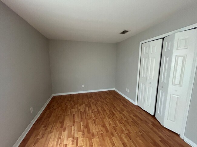 Foto del edificio - 4956-4958 24 St SW