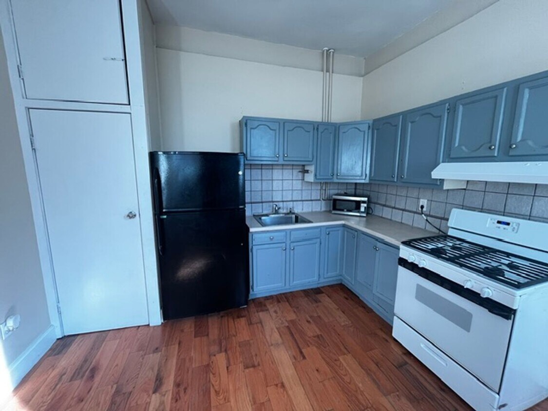 Primary Photo - 219 N 9th St