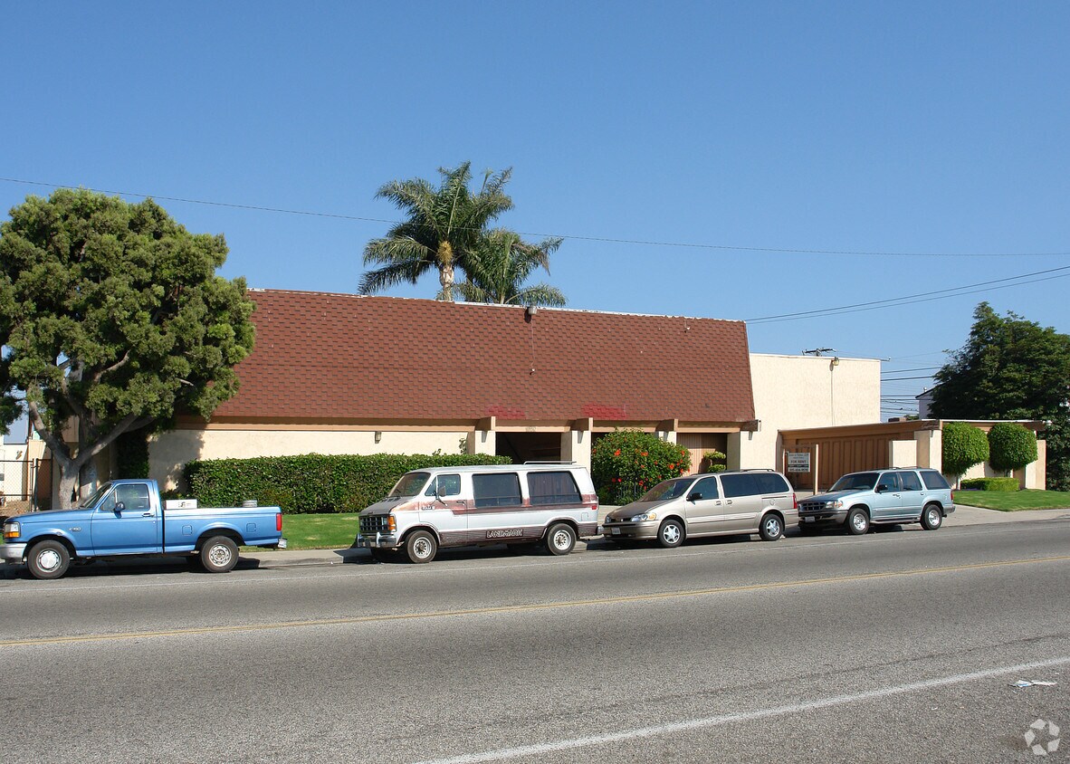 Building Photo - 1020 N H St