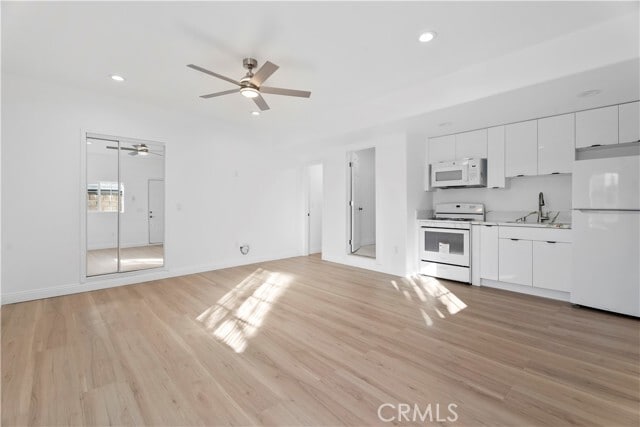 Foto del edificio - 8438 Gloria Ave