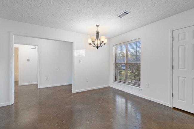 Building Photo - 1005 Wineberry Rd