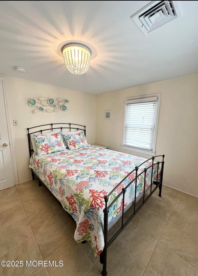 Building Photo - 7 Princeton Ave