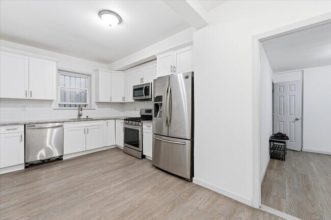 Foto del edificio - 78 Logan Ave