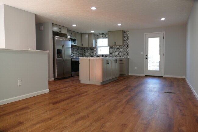 Building Photo - 2863 Spruceway Dr
